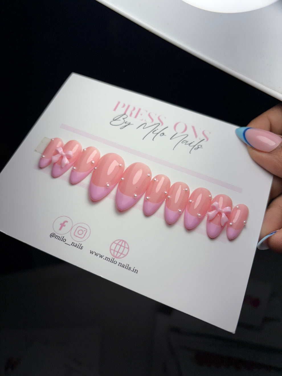 Pink tips with bows and pearl