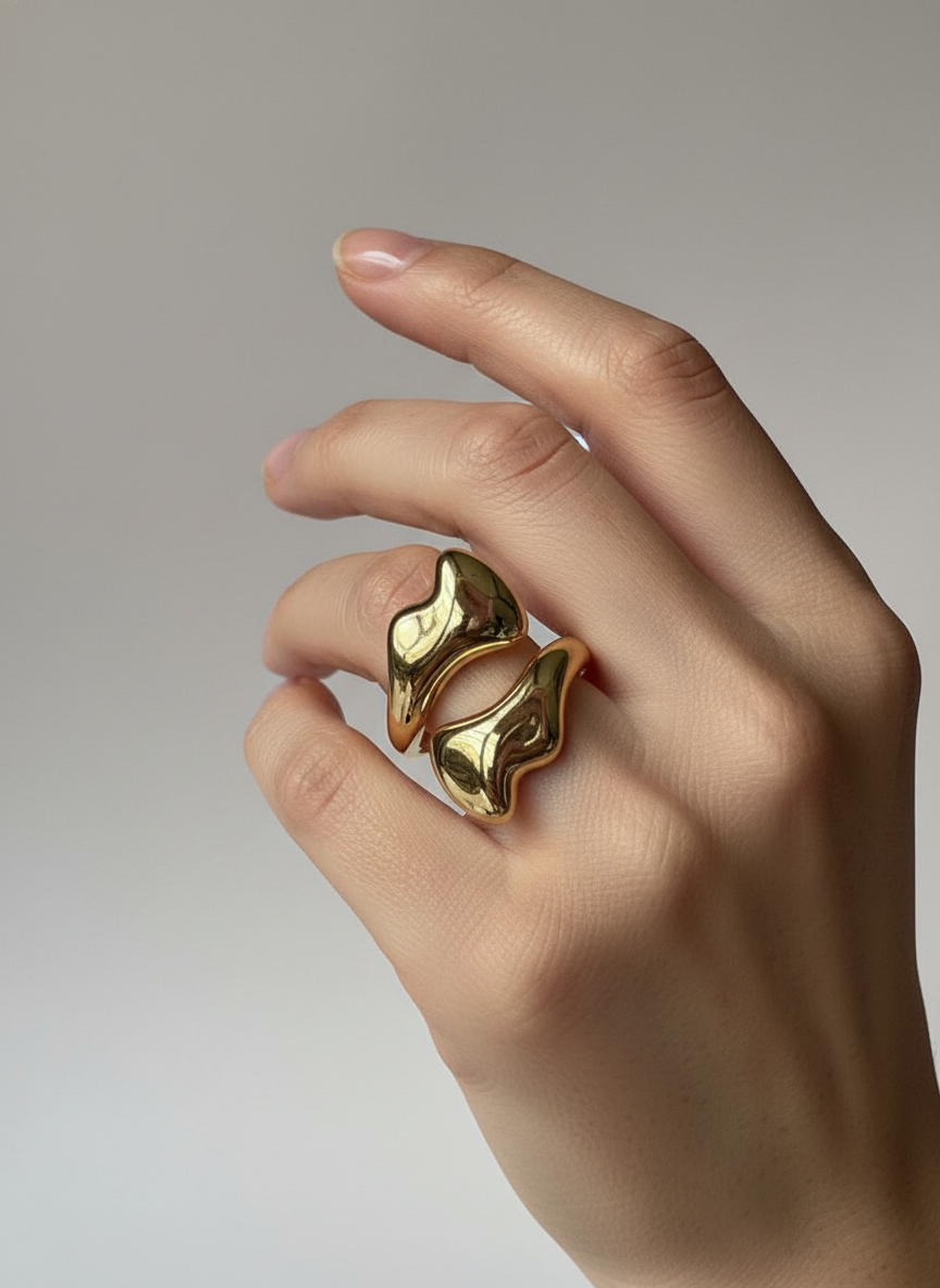 Golden Contour Band Adjustable Ring – 18K Gold-Plated Feminine Charm