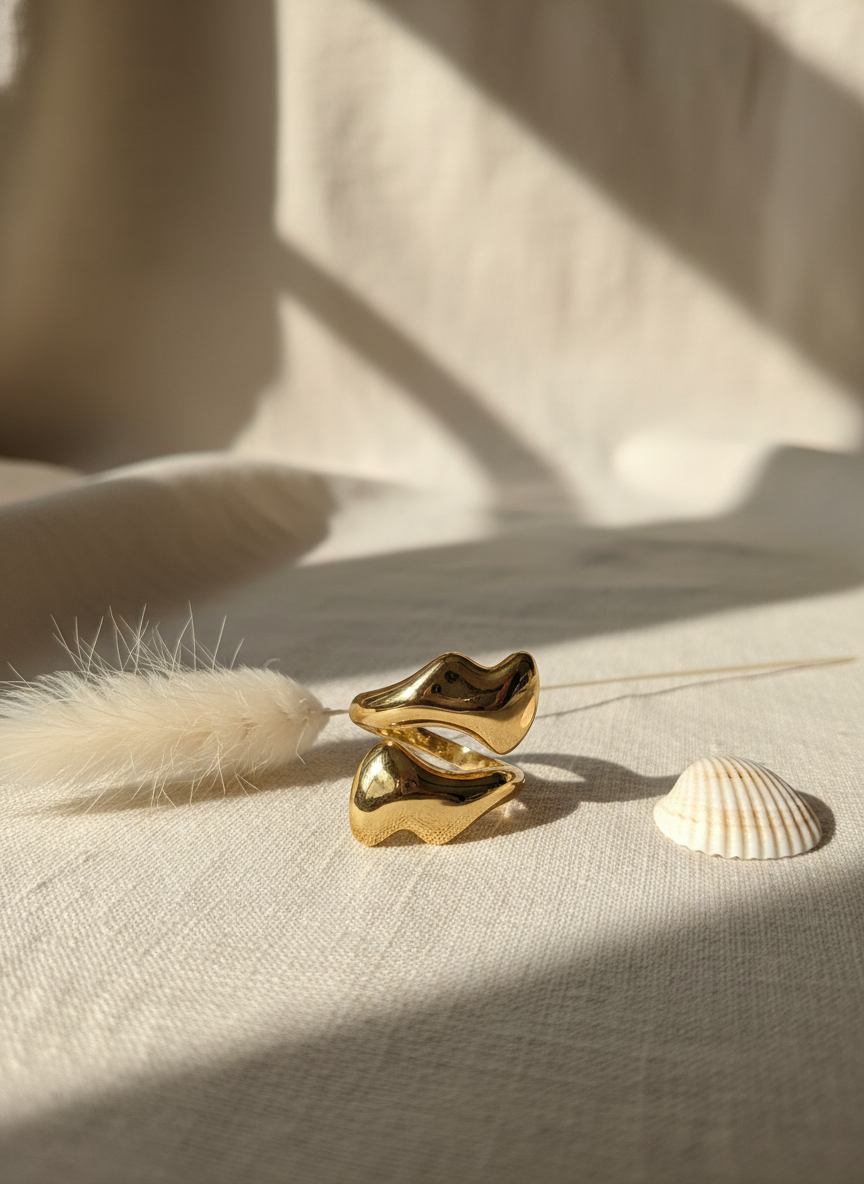 Golden Contour Band Adjustable Ring – 18K Gold-Plated Feminine Charm