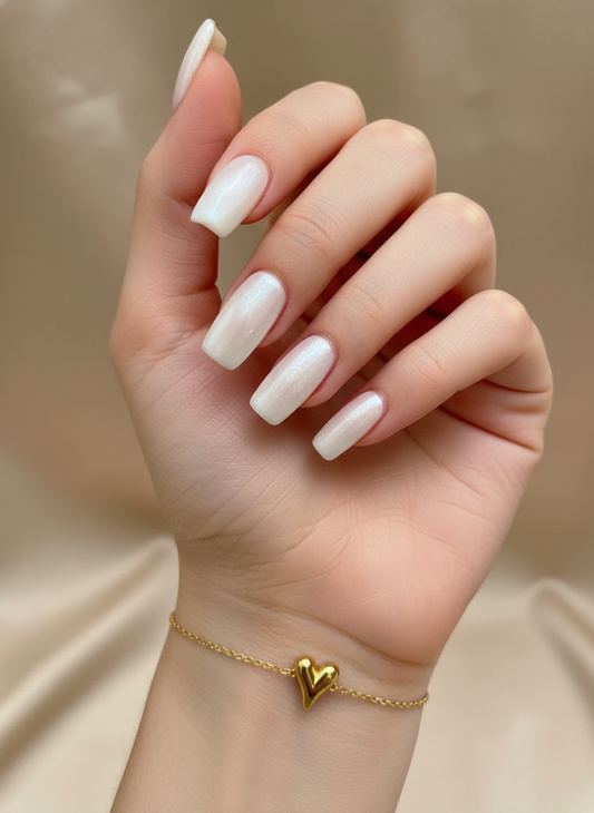 Elegant Black Clover Charm Bracelet – 18K Gold-Plated Luxury Design